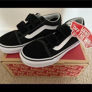 NWT Boys VANS Old Skool shoes size 13